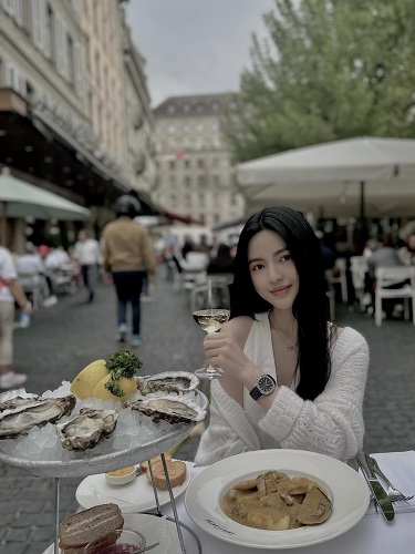 Hot girl Chu Thanh Huyền du lịch tại Pháp